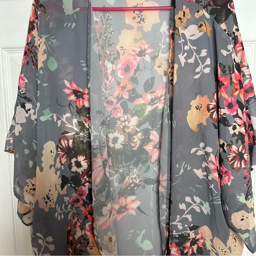 Kimono Grey & Pink Floral Sheer Size Extra Large - Picture 9 of 16